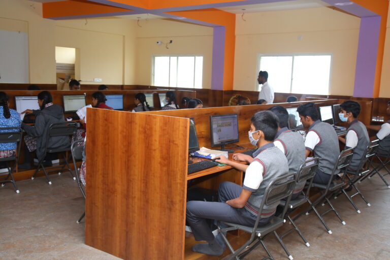 Computer Lab at new oxford school