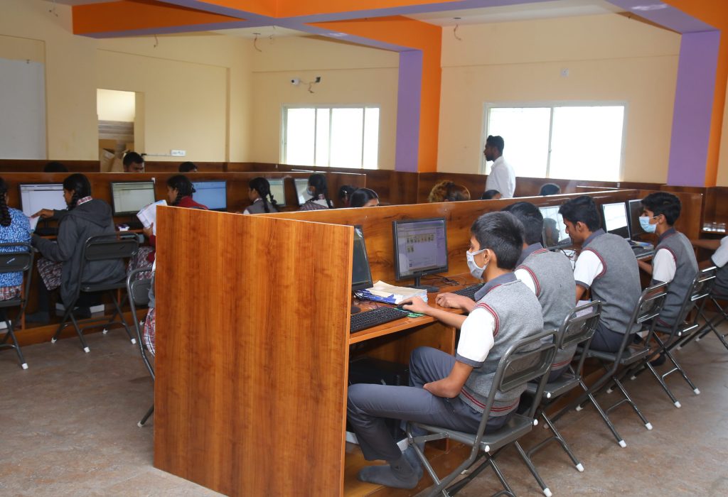 Computer Lab at new oxford school
